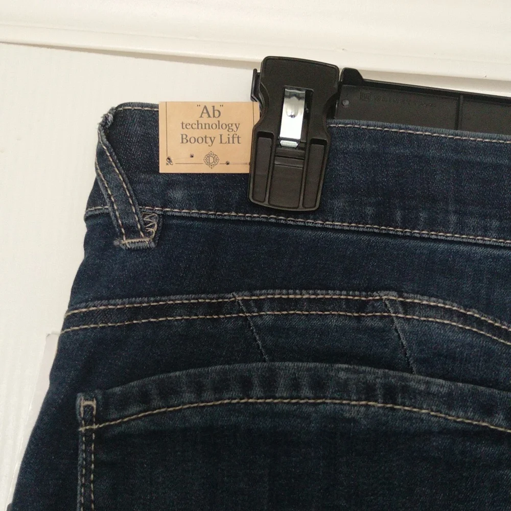 Nwt Democracy Women's Itty Bitty Boot cut Flare Absolution Denim Jeans Sz 12 - Picture 9 of 11